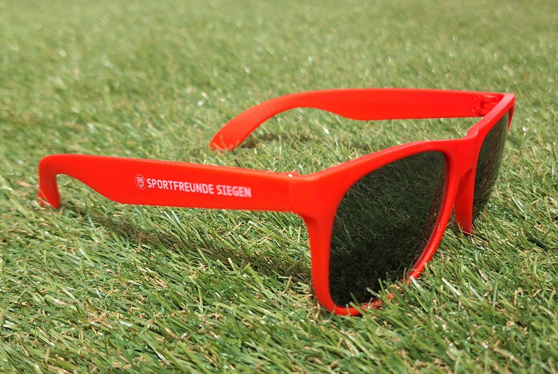 Sonnenbrille rot